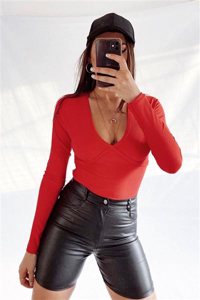 REMERA NAI